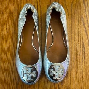 Tory Burch flat in metallic silver crackle.